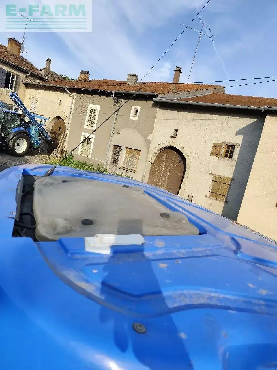 Traktor от тип New Holland t 7.210 classic, Gebrauchtmaschine в CHAUVONCOURT (Снимка 9)