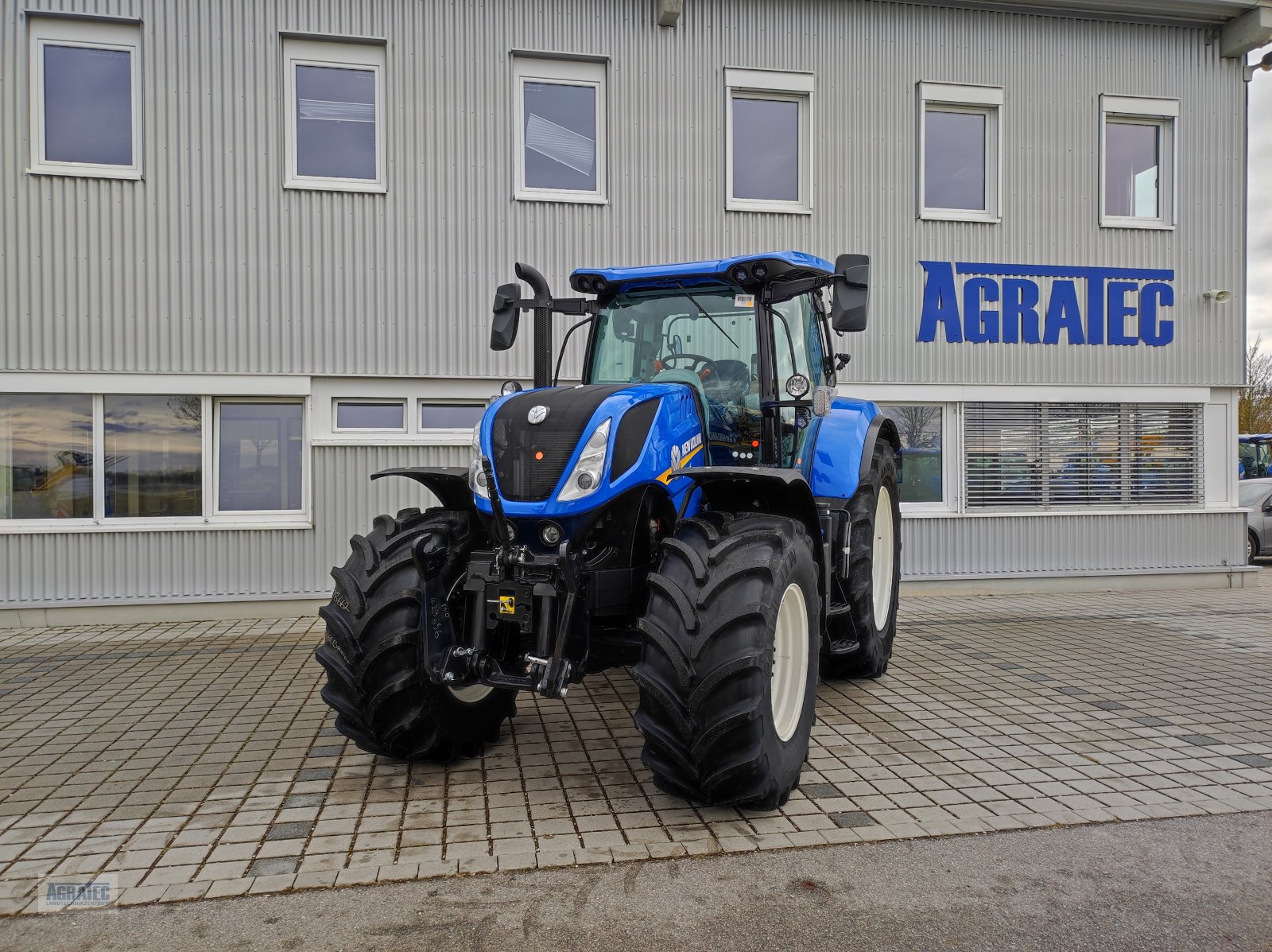 Traktor tipa New Holland T 7.215 S, Neumaschine u Salching bei Straubing (Slika 1)