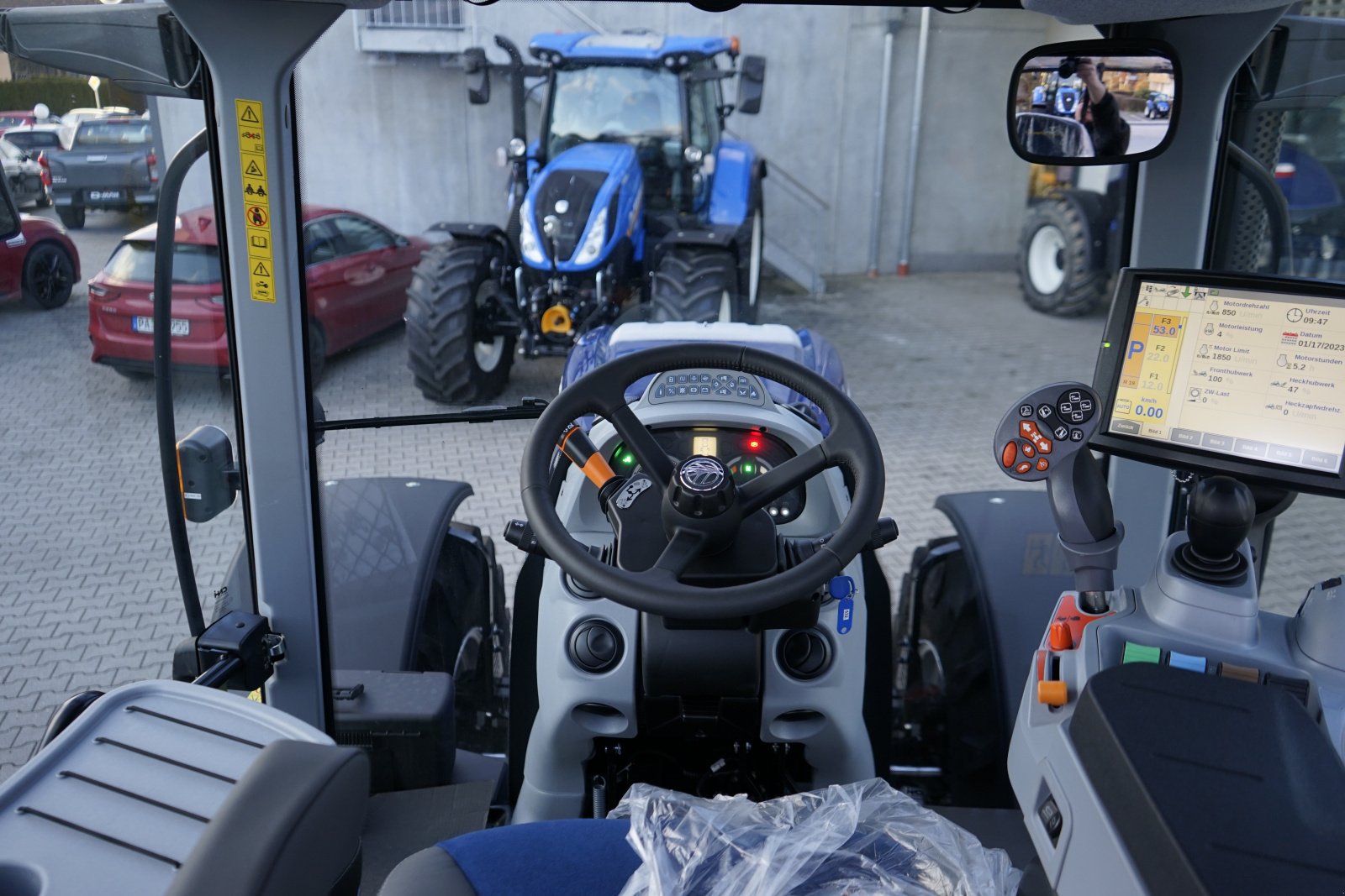 Traktor des Typs New Holland T 7.225 AC Blue Power, Neumaschine in Rötz (Bild 7)