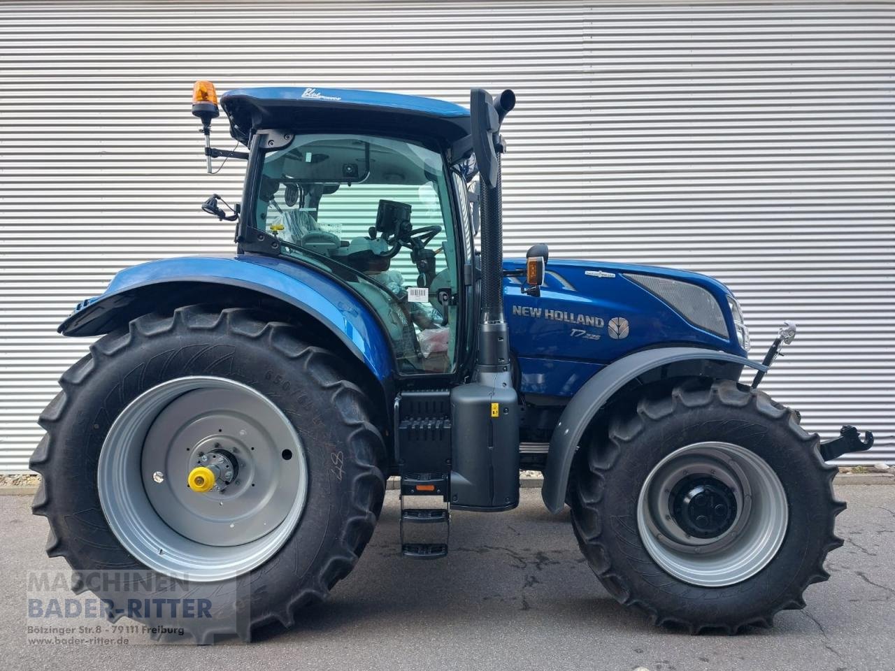Traktor типа New Holland T 7.225 AC Blue Power, Neumaschine в Freiburg (Фотография 3)