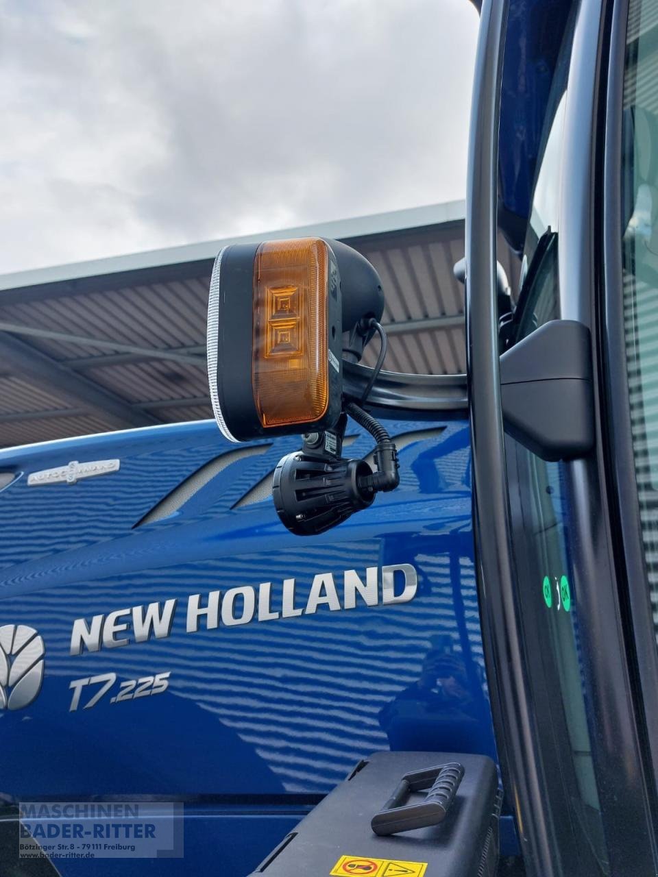 Traktor des Typs New Holland T 7.225 AC Blue Power, Neumaschine in Freiburg (Bild 6)