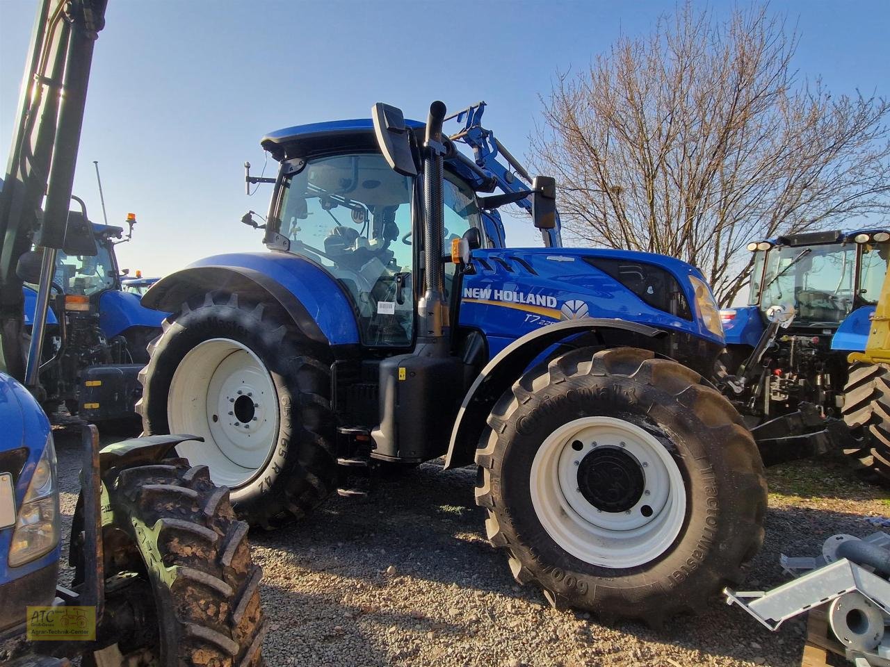 Traktor of the type New Holland T 7.225 AC STAGE V, Neumaschine in Groß-Gerau (Picture 1)