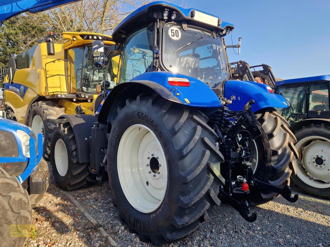 Traktor des Typs New Holland T 7.225 AC STAGE V, Neumaschine in Groß-Gerau (Bild 2)