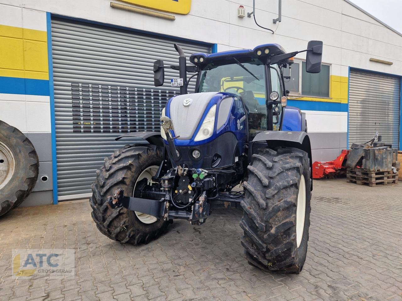 Traktor des Typs New Holland T 7.225 AC, Gebrauchtmaschine in Groß-Gerau (Bild 2)