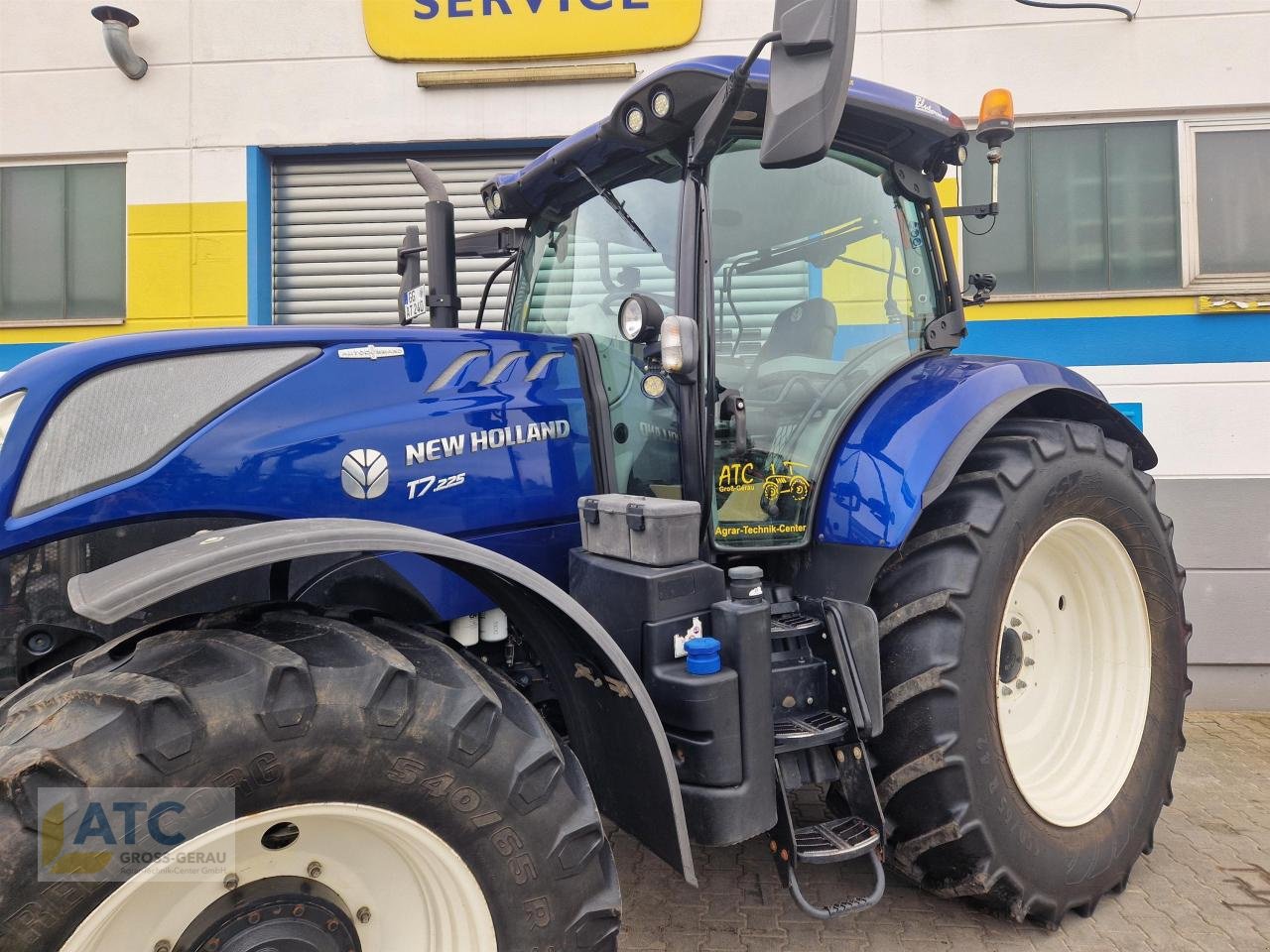 Traktor des Typs New Holland T 7.225 AC, Gebrauchtmaschine in Groß-Gerau (Bild 11)