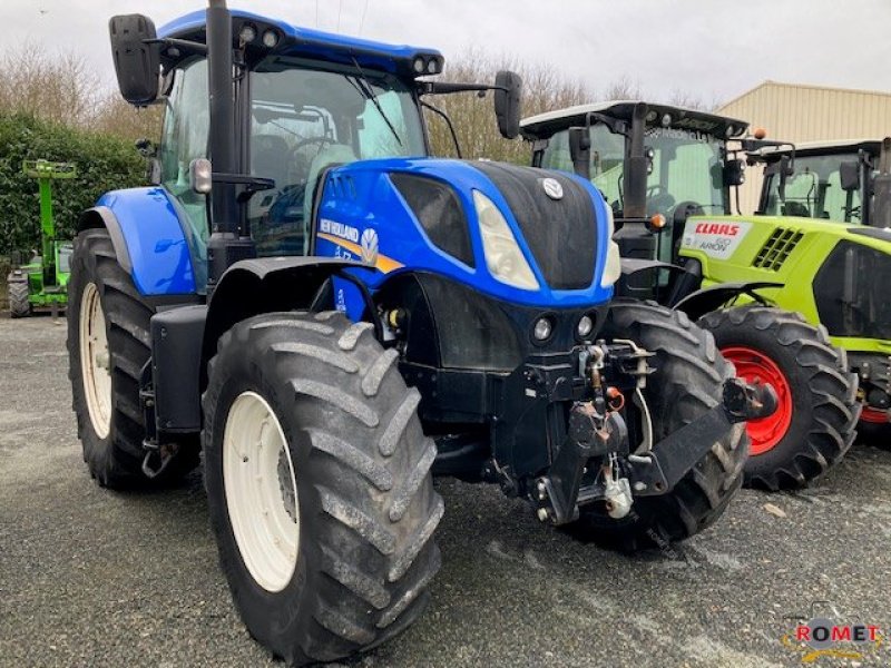 Traktor du type New Holland T 7.230 CLASSIC, Gebrauchtmaschine en Gennes sur glaize (Photo 2)