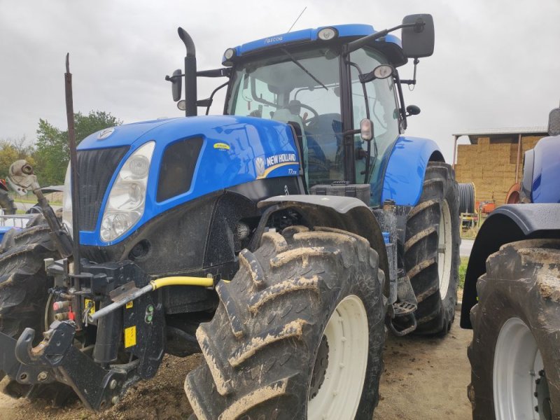 Traktor of the type New Holland T 7.235, Gebrauchtmaschine in FRESNAY LE COMTE (Picture 1)
