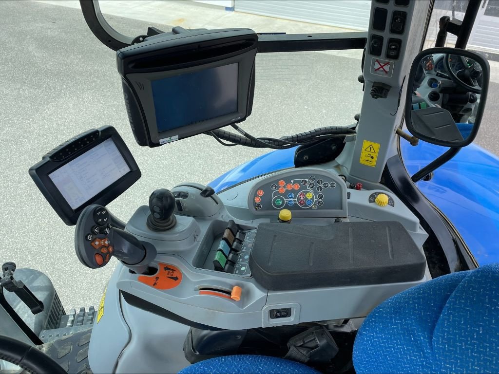 Traktor Türe ait New Holland T 7.235, Gebrauchtmaschine içinde Montauban (resim 10)