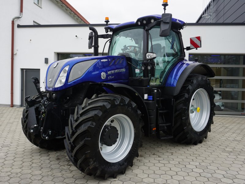 Traktor des Typs New Holland T 7.245 AC, Neumaschine in Rötz