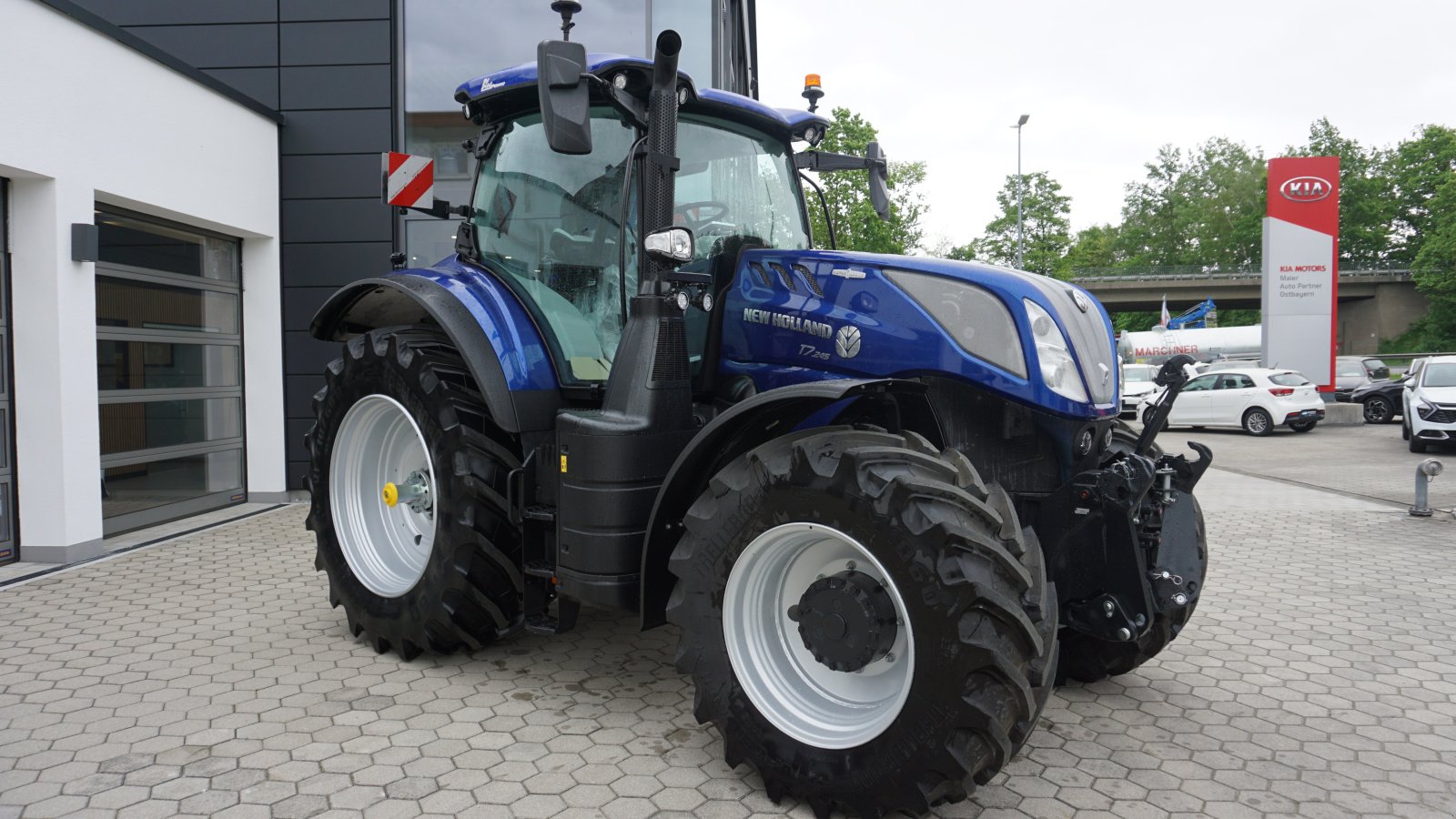 Traktor of the type New Holland T 7.245 AC, Gebrauchtmaschine in Rötz (Picture 4)