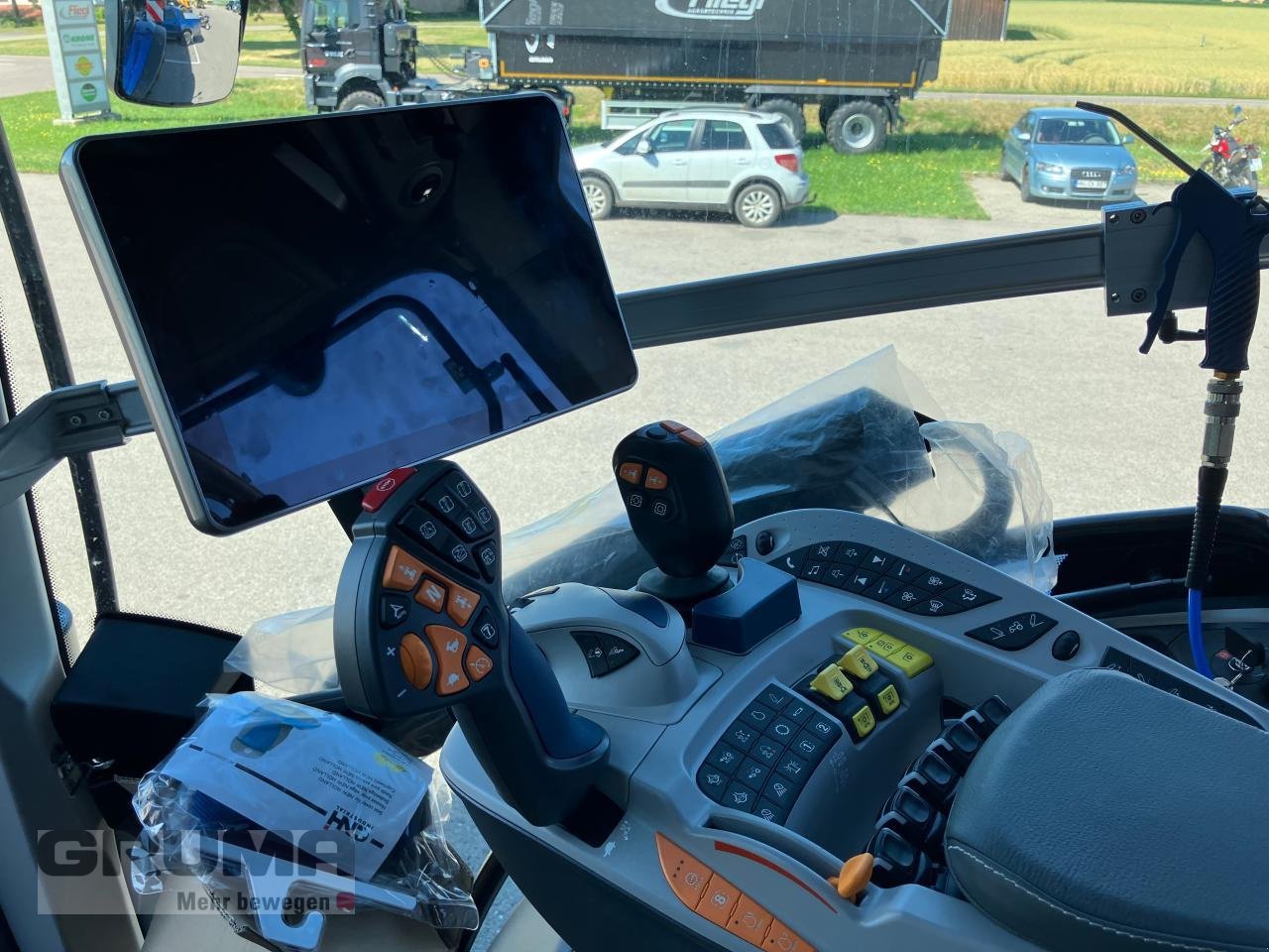 Traktor of the type New Holland T 7.245 Auto Command New Gen, Neumaschine in Friedberg-Derching (Picture 21)