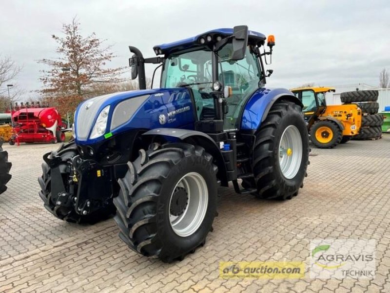 Traktor of the type New Holland T 7.245 AUTO COMMAND, Gebrauchtmaschine in Calbe / Saale (Picture 1)