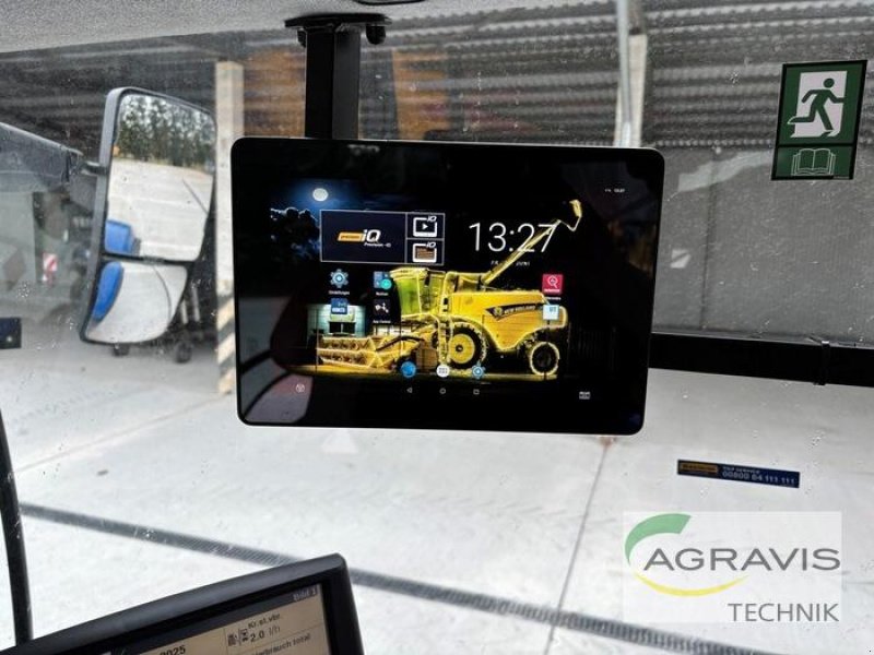 Traktor des Typs New Holland T 7.245 POWER COMMAND, Gebrauchtmaschine in Seelow (Bild 14)