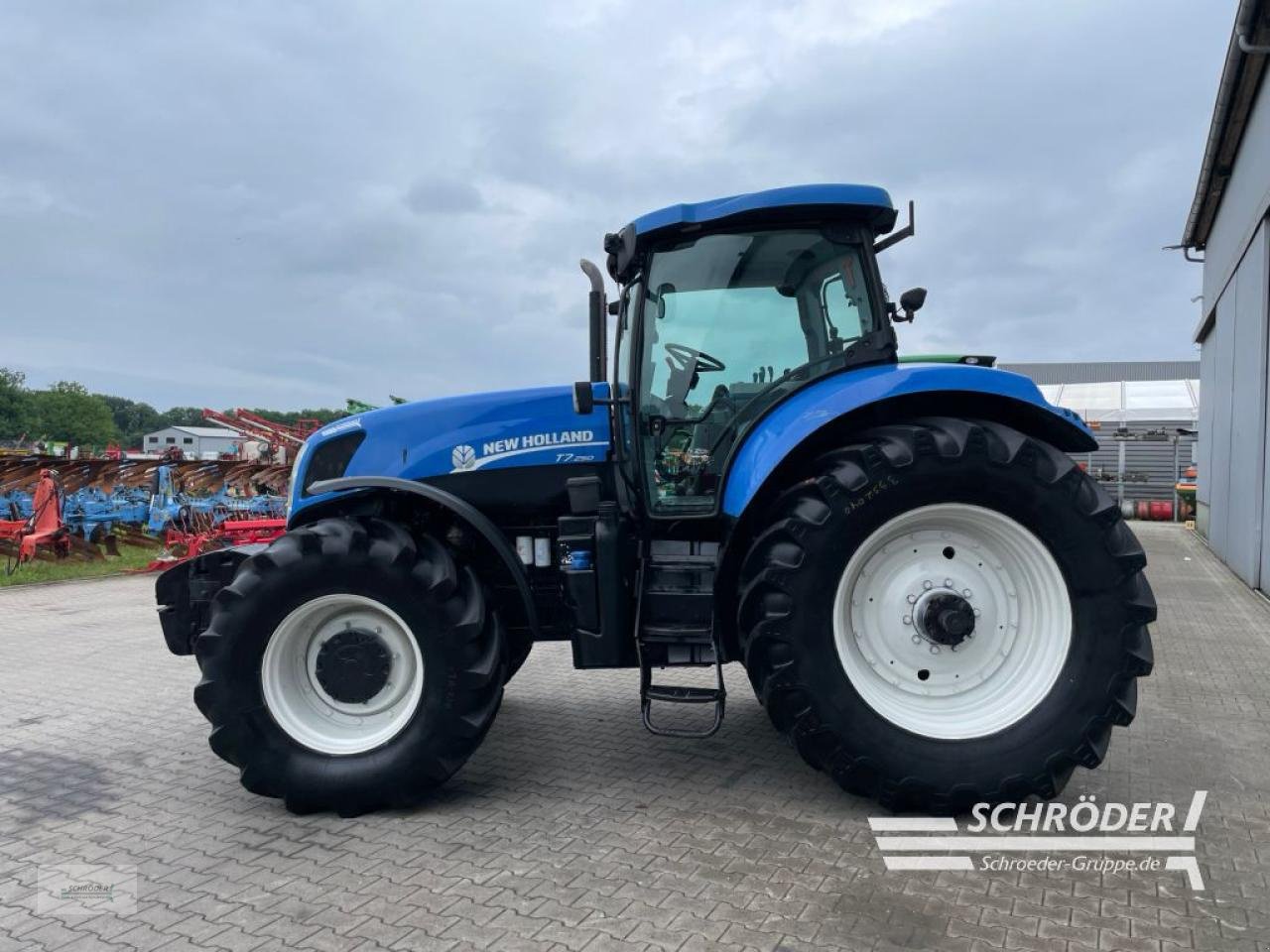 Traktor of the type New Holland T 7.250 PC, Gebrauchtmaschine in Wildeshausen (Picture 4)