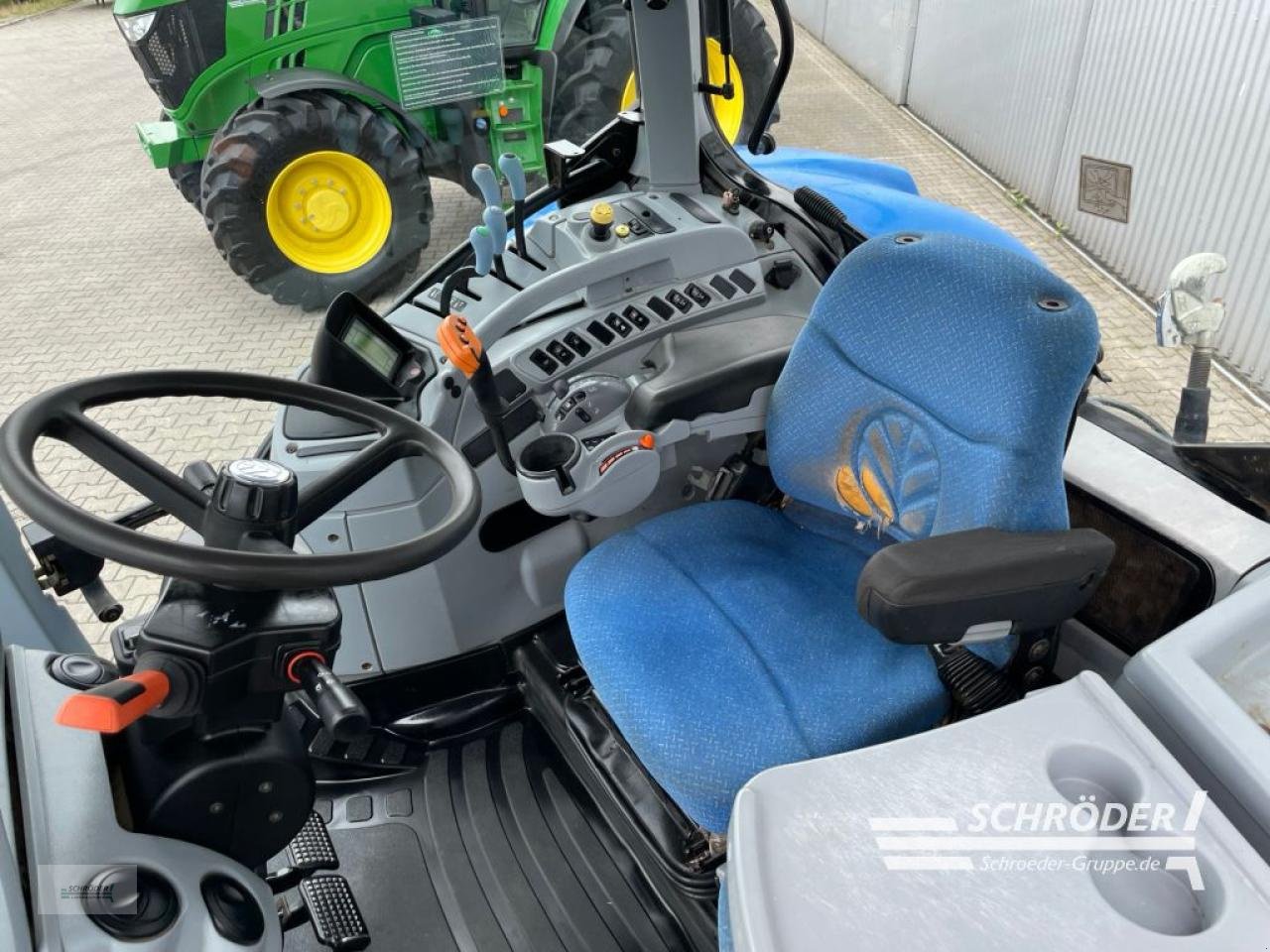 Traktor of the type New Holland T 7.250 PC, Gebrauchtmaschine in Wildeshausen (Picture 11)