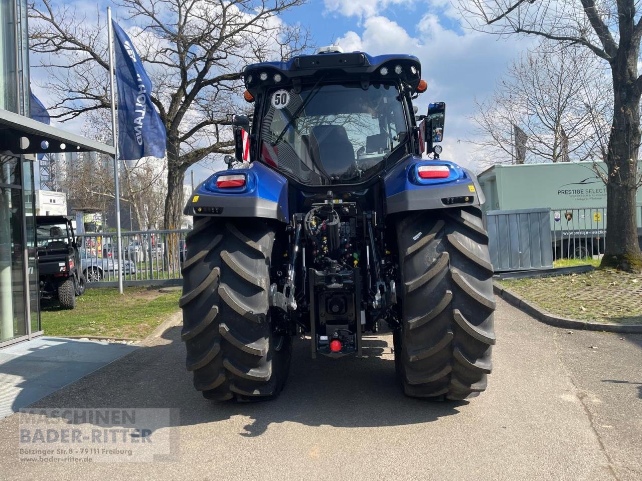 Traktor des Typs New Holland T 7.260 AC  PLMI, Neumaschine in Freiburg (Bild 4)