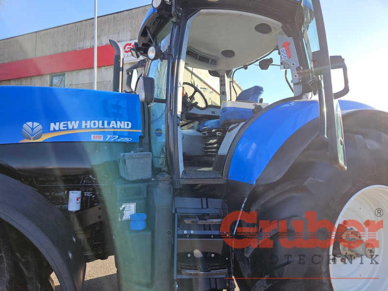 Traktor des Typs New Holland T 7.270 AC, Gebrauchtmaschine in Ampfing (Bild 12)