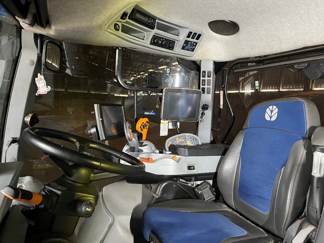 Traktor типа New Holland T 7.270 AC, Gebrauchtmaschine в Ebersbach (Фотография 5)