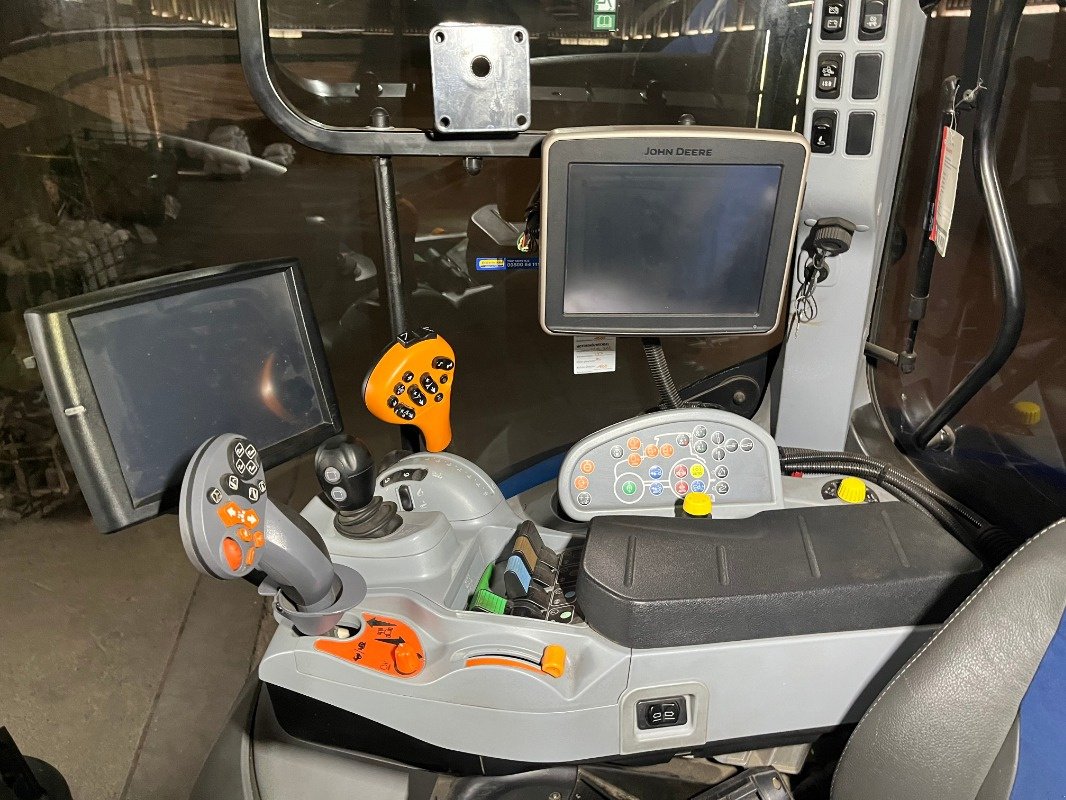 Traktor типа New Holland T 7.270 AC, Gebrauchtmaschine в Ebersbach (Фотография 6)