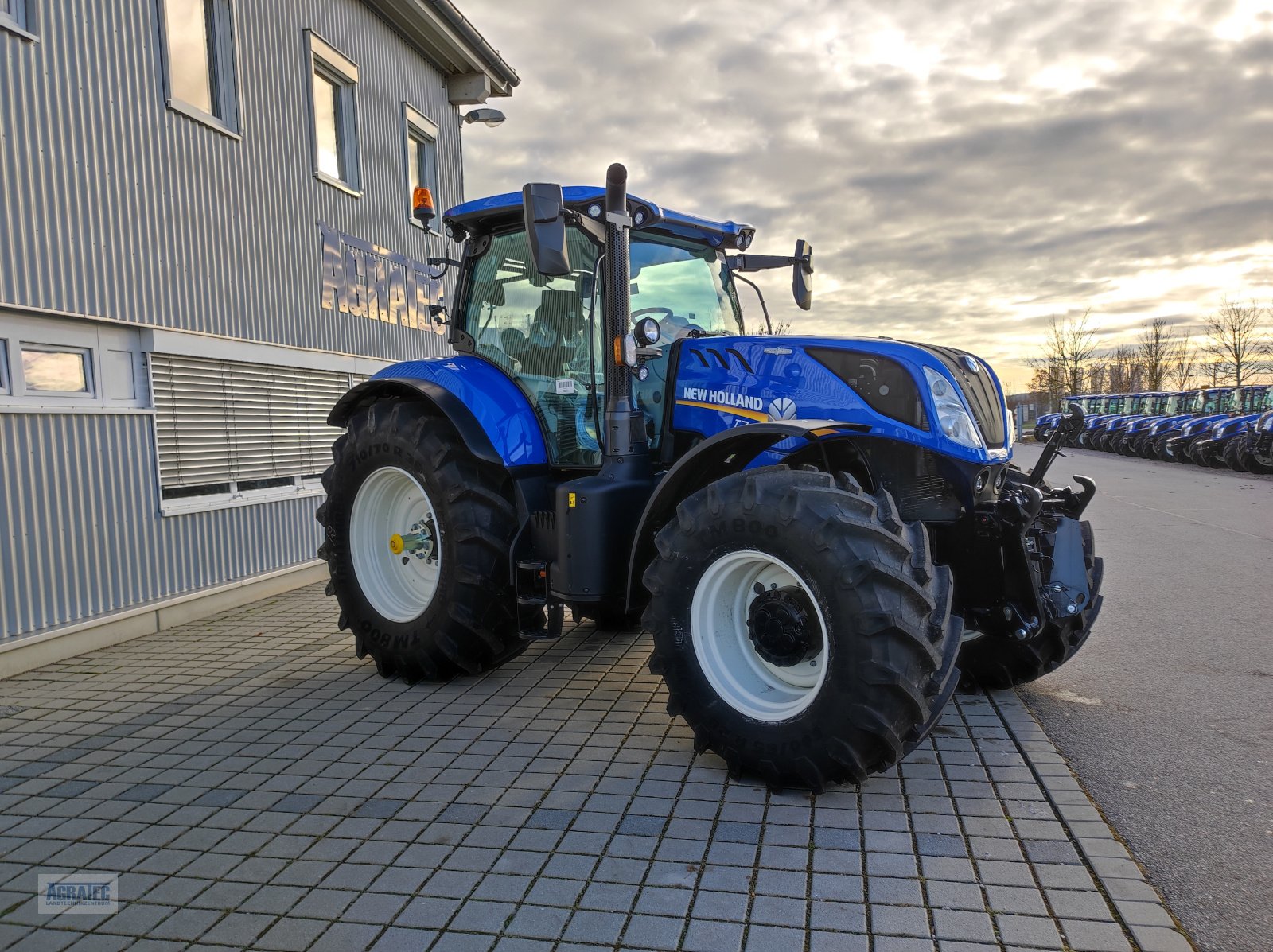 Traktor des Typs New Holland T 7.270, Neumaschine in Salching bei Straubing (Bild 5)