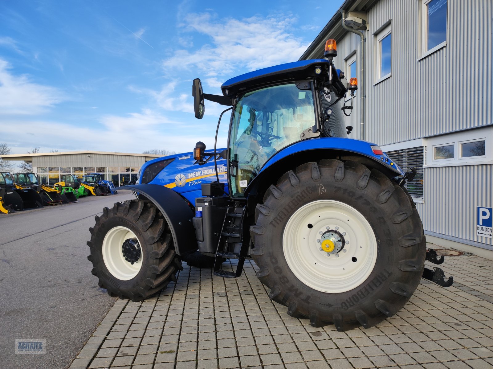 Traktor des Typs New Holland T 7.270, Neumaschine in Salching bei Straubing (Bild 9)