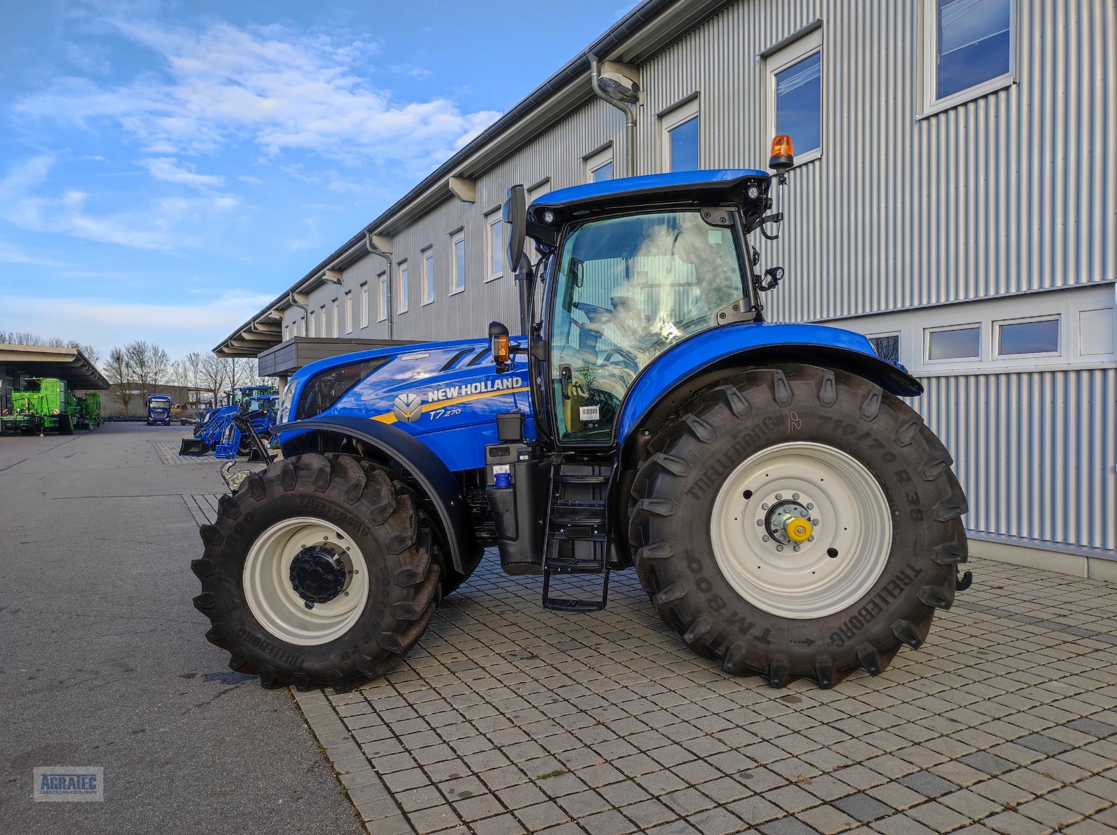 Traktor des Typs New Holland T 7.270, Neumaschine in Salching bei Straubing (Bild 10)