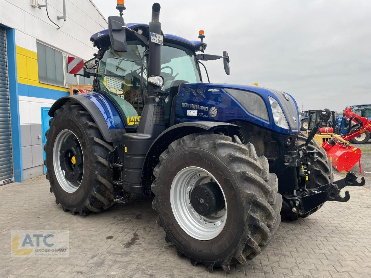 Traktor of the type New Holland T 7.300 AC, Neumaschine in Groß-Gerau (Picture 3)