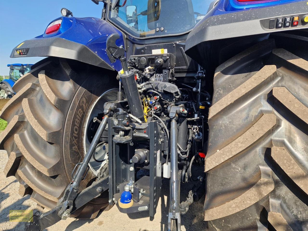 Traktor of the type New Holland T 7.300 AC, Neumaschine in Groß-Gerau (Picture 3)