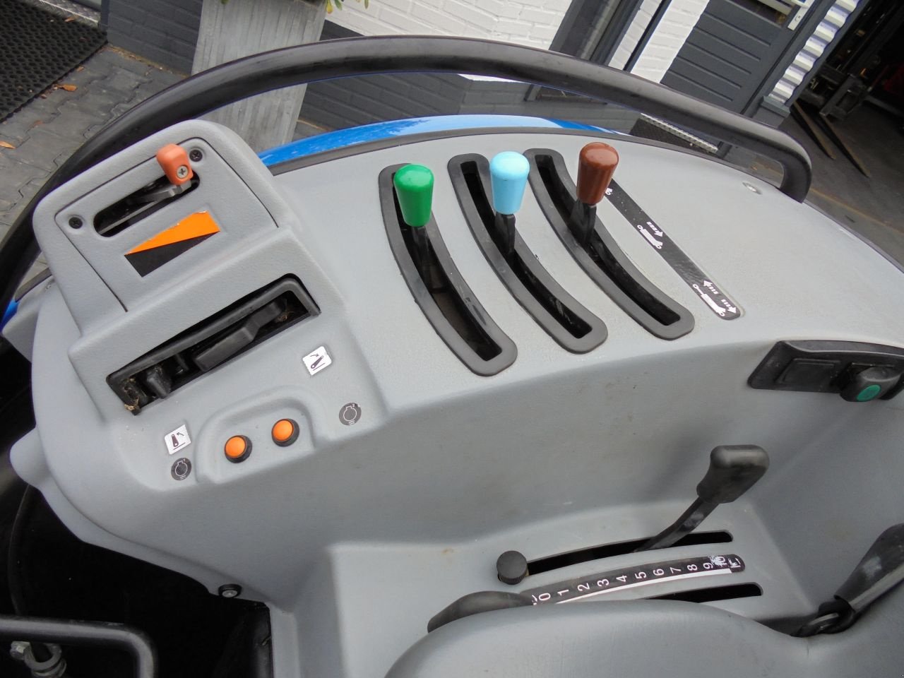 Traktor van het type New Holland T3.60F, Gebrauchtmaschine in Hedel (Foto 8)