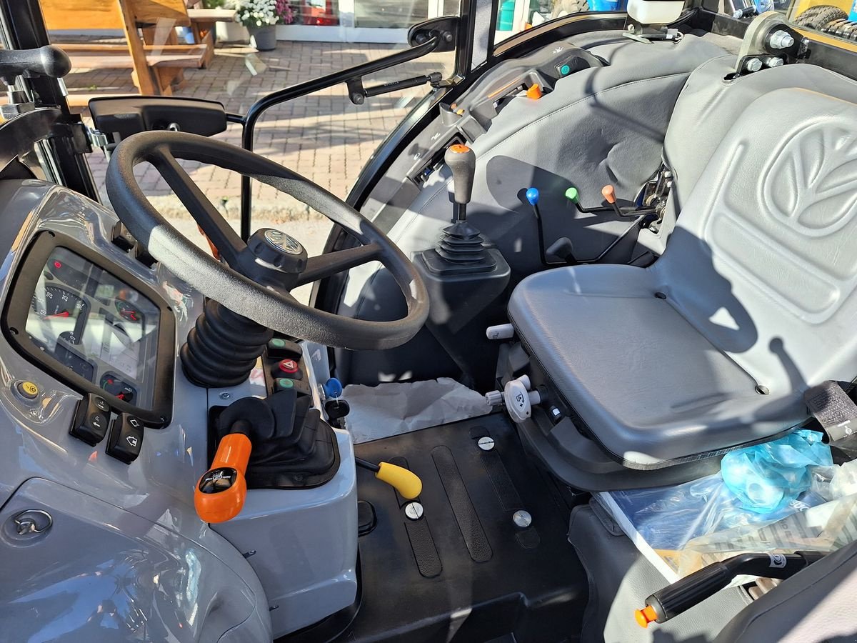 Traktor des Typs New Holland T3.70 LP, Neumaschine in Burgkirchen (Bild 10)