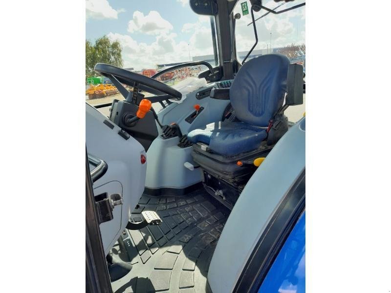 Traktor типа New Holland T4-75S, Gebrauchtmaschine в ANTIGNY (Фотография 10)