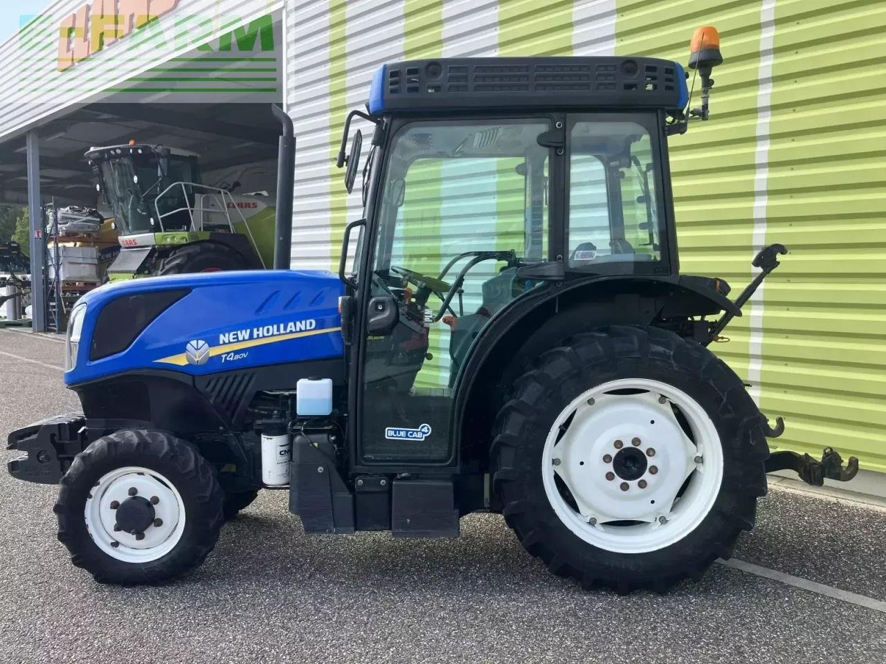 Traktor del tipo New Holland t4-80v V, Gebrauchtmaschine In AILLAS (33 - GIRONDE) (Immagine 2)