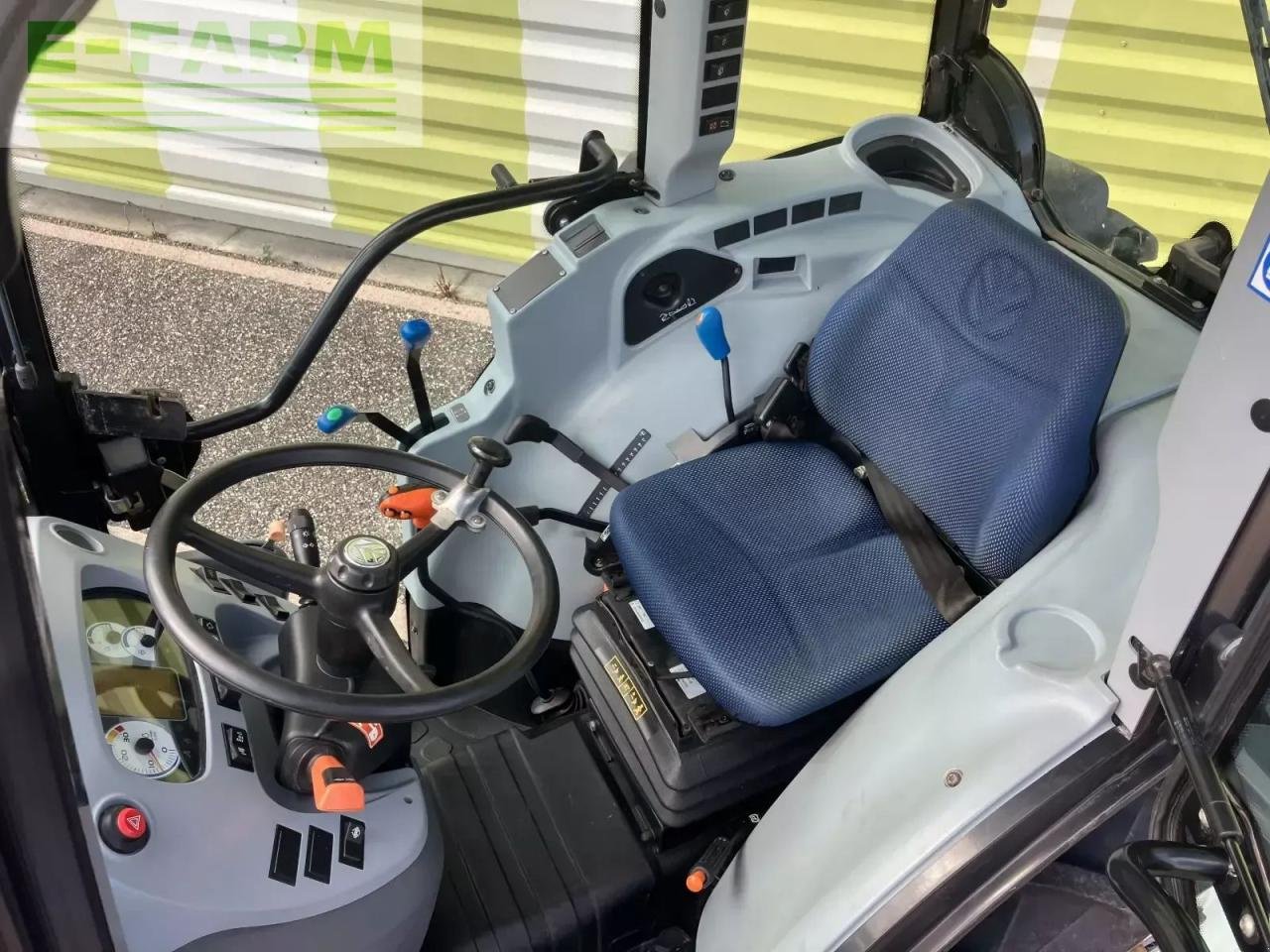 Traktor del tipo New Holland t4-80v V, Gebrauchtmaschine In AILLAS (33 - GIRONDE) (Immagine 7)