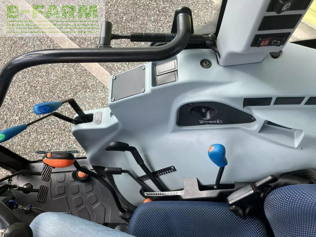 Traktor des Typs New Holland t4-80v V, Gebrauchtmaschine in AILLAS (33 - GIRONDE) (Bild 11)