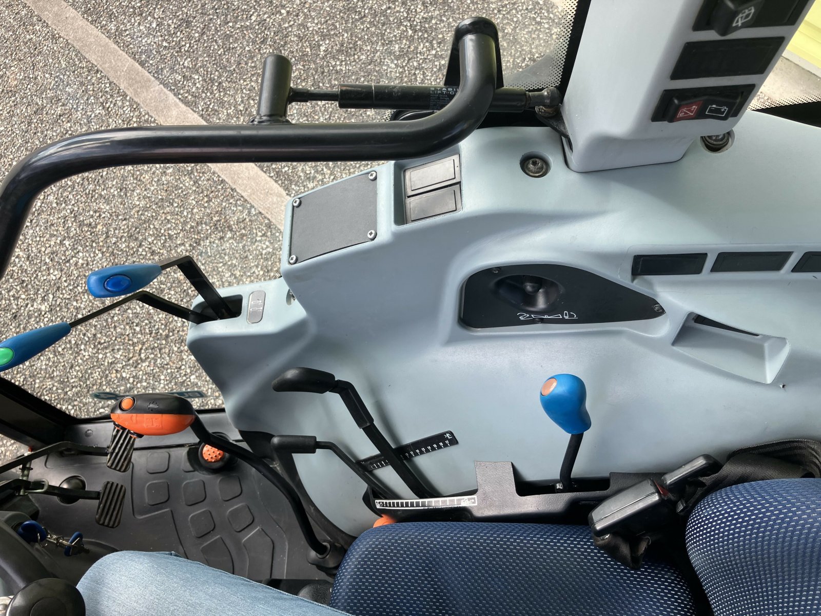 Traktor typu New Holland T4-80V, Gebrauchtmaschine v AILLAS (Obrázek 11)