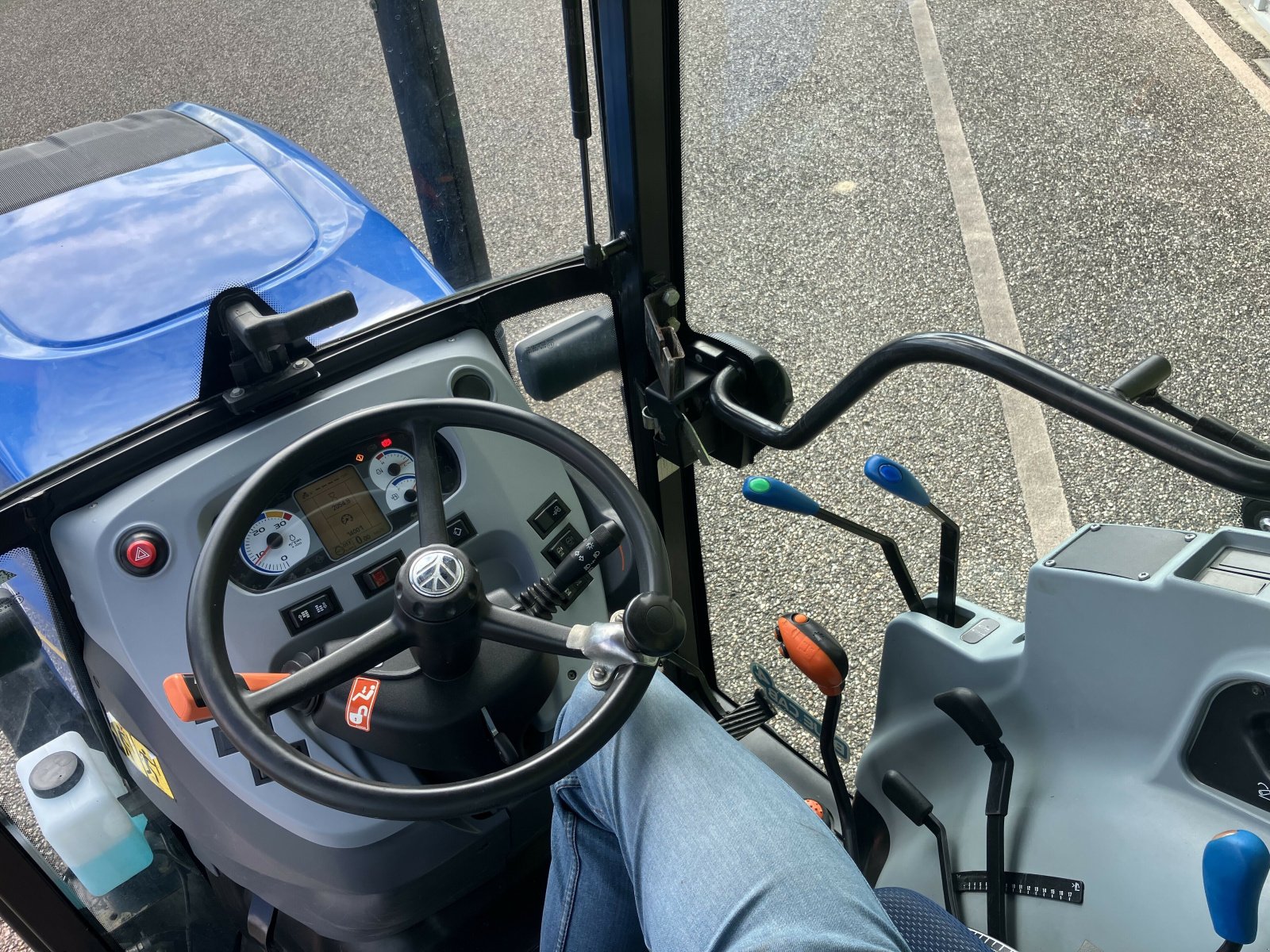 Traktor typu New Holland T4-80V, Gebrauchtmaschine v AILLAS (Obrázek 8)