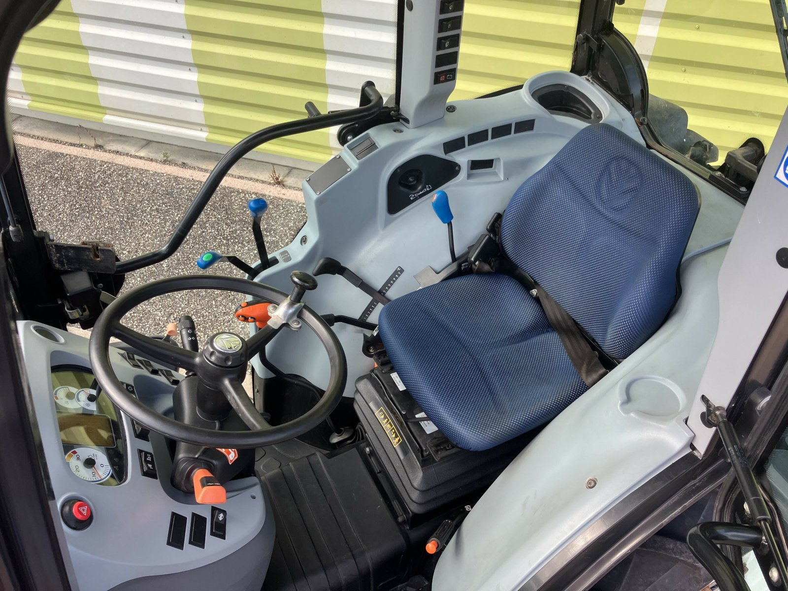 Traktor typu New Holland T4-80V, Gebrauchtmaschine v AILLAS (Obrázek 7)