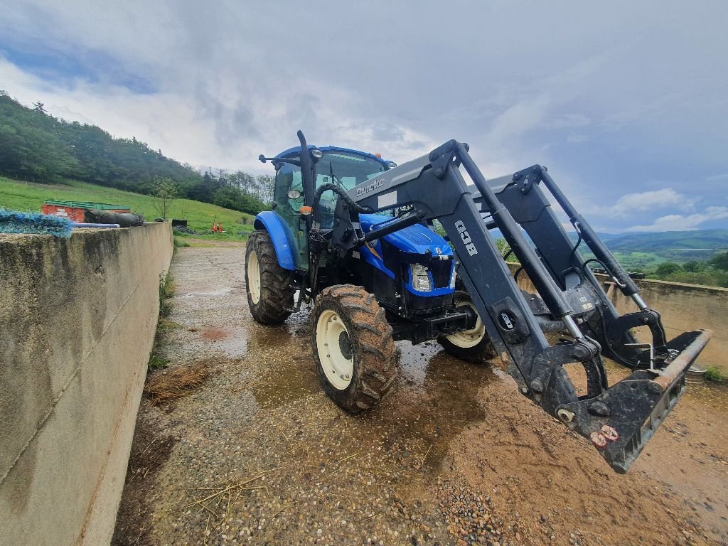 Traktor des Typs New Holland T4-85, Gebrauchtmaschine in ST MARTIN EN HAUT (Bild 2)