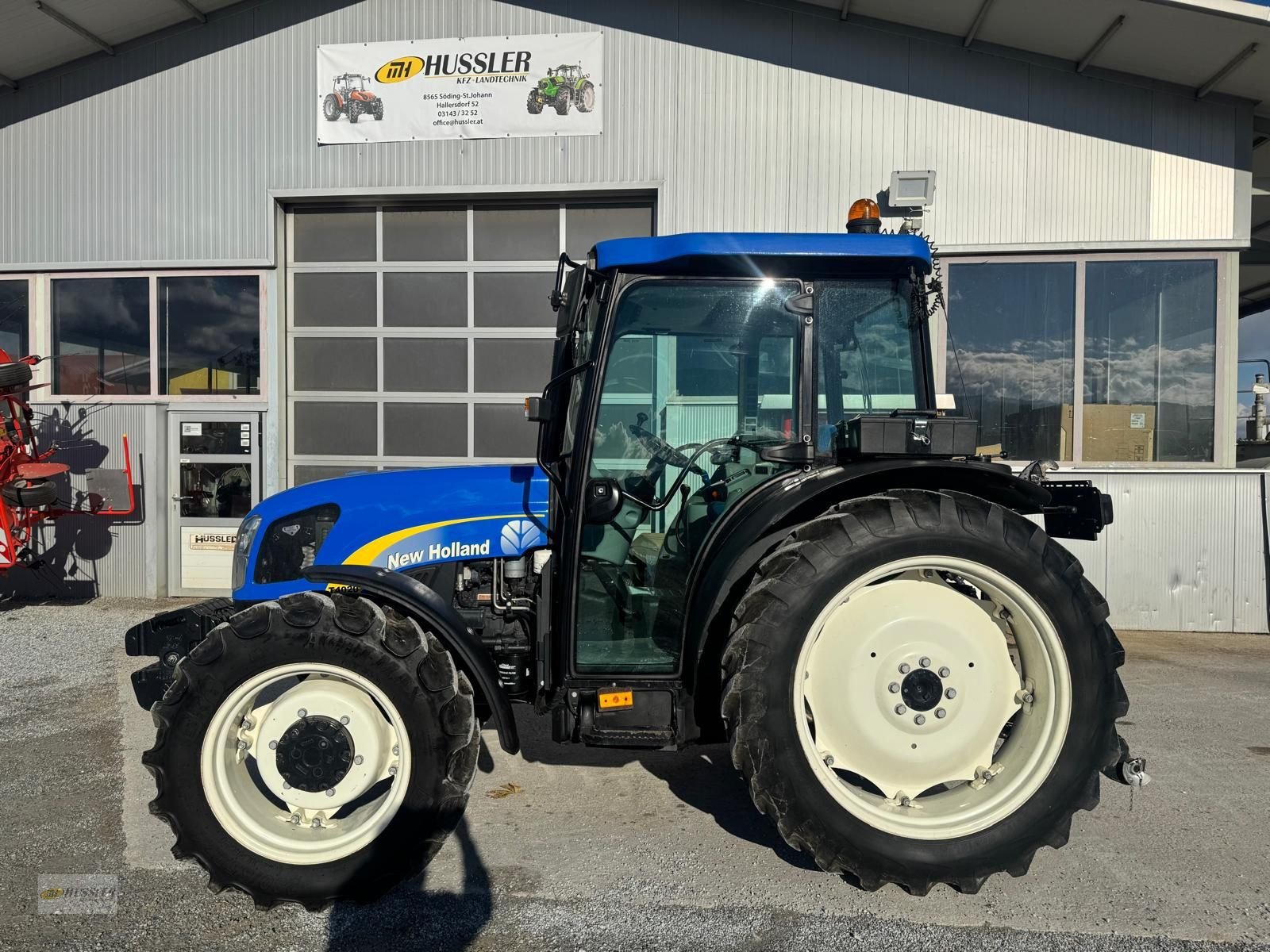 Traktor типа New Holland T4020 DeLuxe, Gebrauchtmaschine в Söding- Sankt. Johann (Фотография 2)