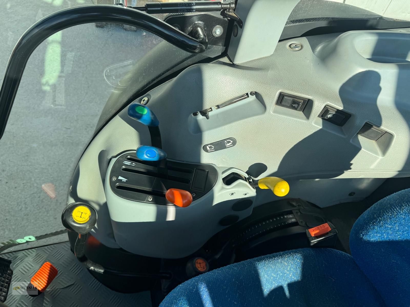 Traktor типа New Holland T4020 DeLuxe, Gebrauchtmaschine в Söding- Sankt. Johann (Фотография 11)