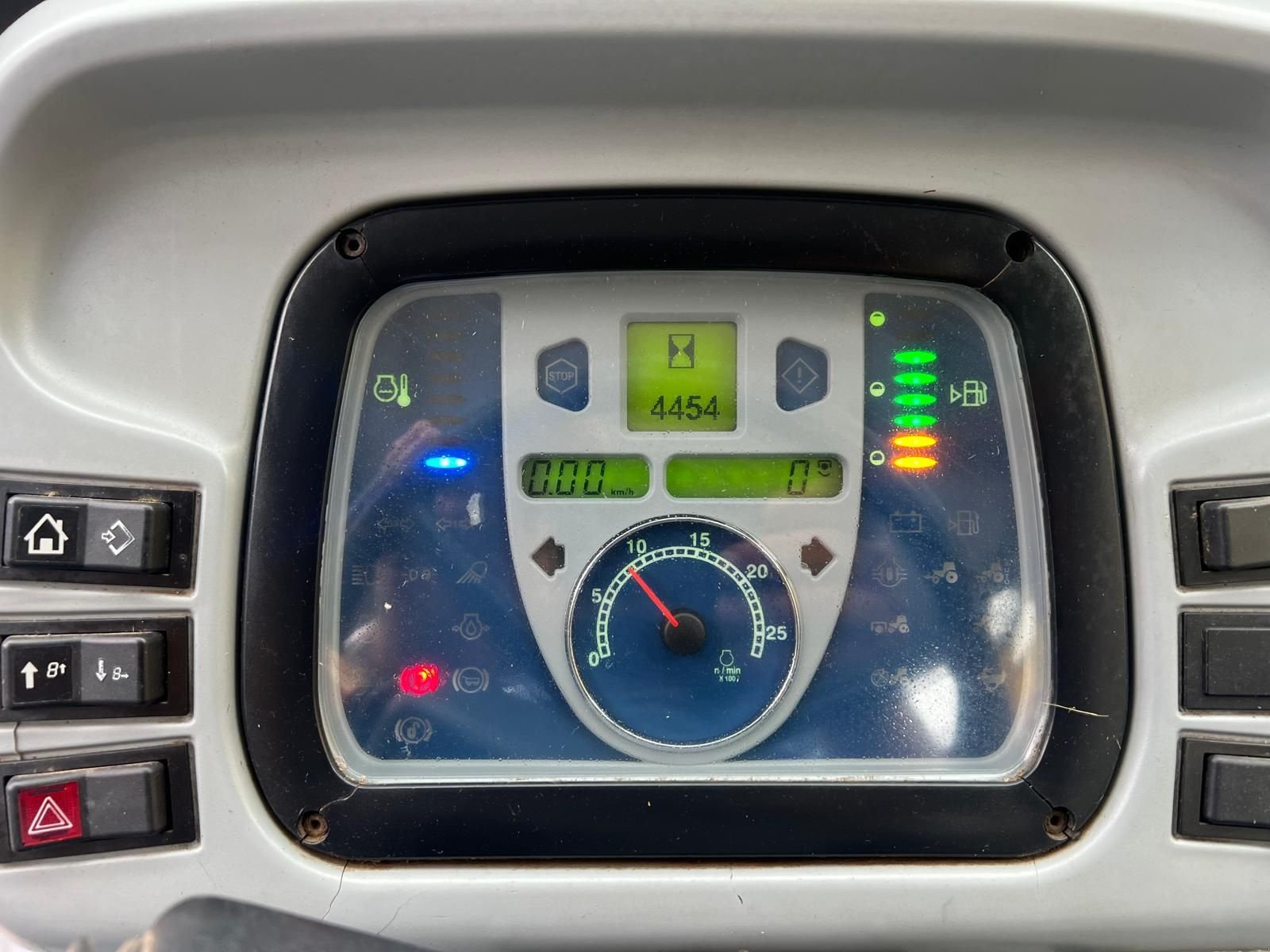 Traktor of the type New Holland T4030 DeLuxe & Supersteer, Gebrauchtmaschine in Burgkirchen (Picture 7)