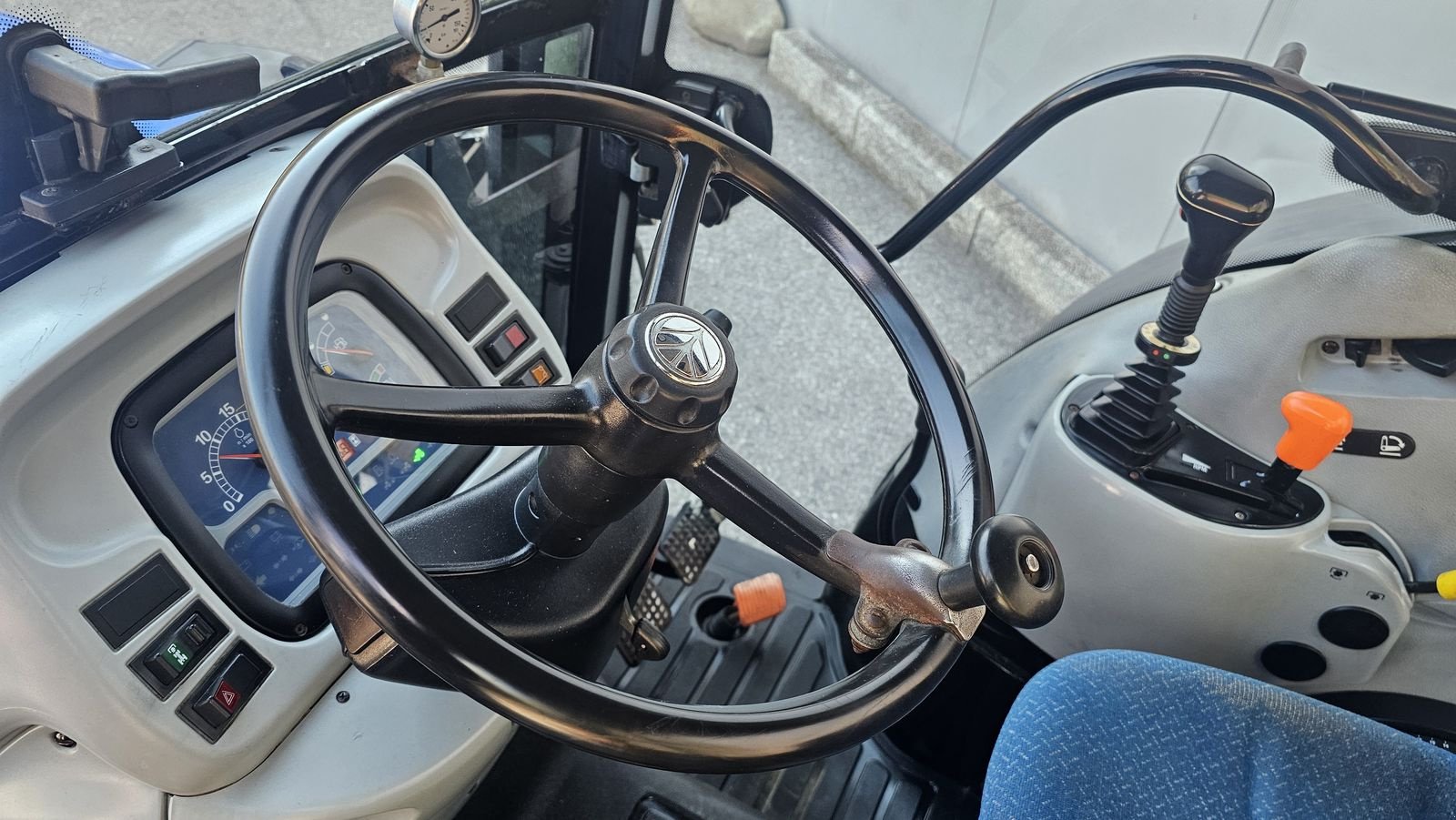 Traktor типа New Holland T4030 DeLuxe, Gebrauchtmaschine в Ried im Oberinntal (Фотография 11)