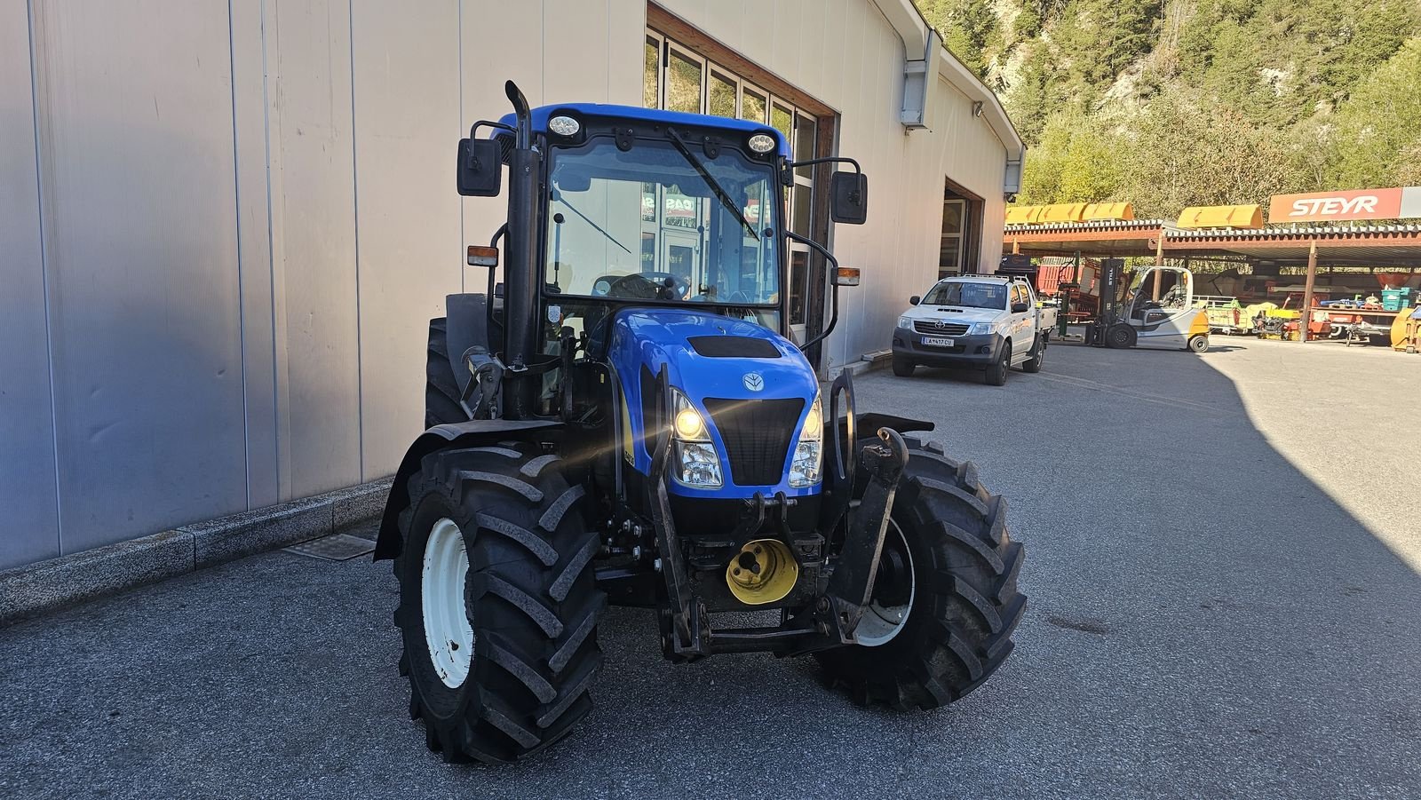 Traktor типа New Holland T4030 DeLuxe, Gebrauchtmaschine в Ried im Oberinntal (Фотография 3)