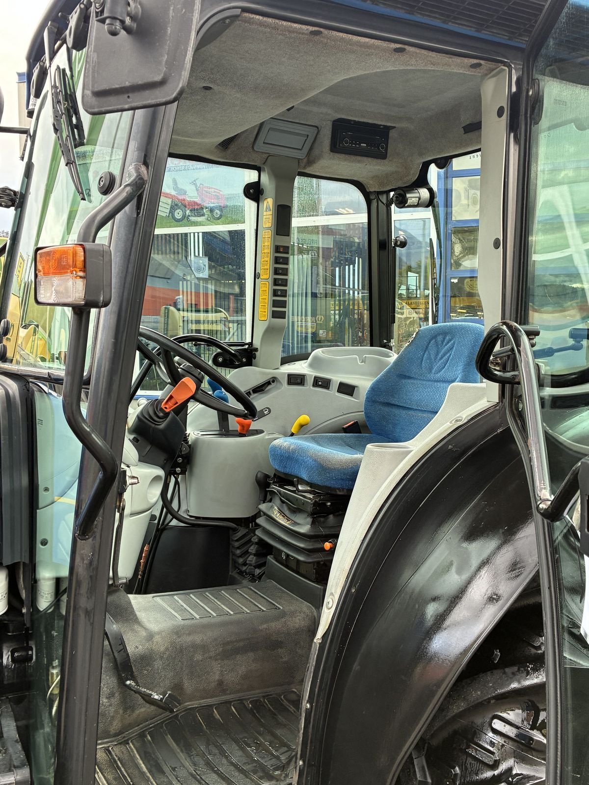 Traktor typu New Holland T4030 DeLuxe, Gebrauchtmaschine v Villach (Obrázek 5)