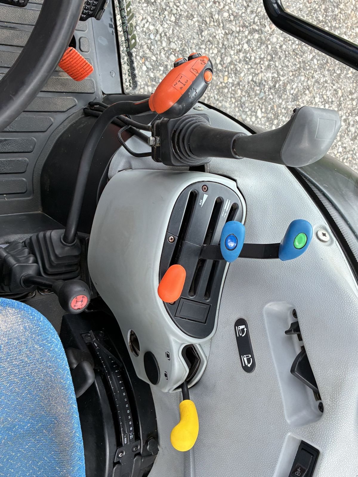 Traktor typu New Holland T4030 DeLuxe, Gebrauchtmaschine v Villach (Obrázek 7)