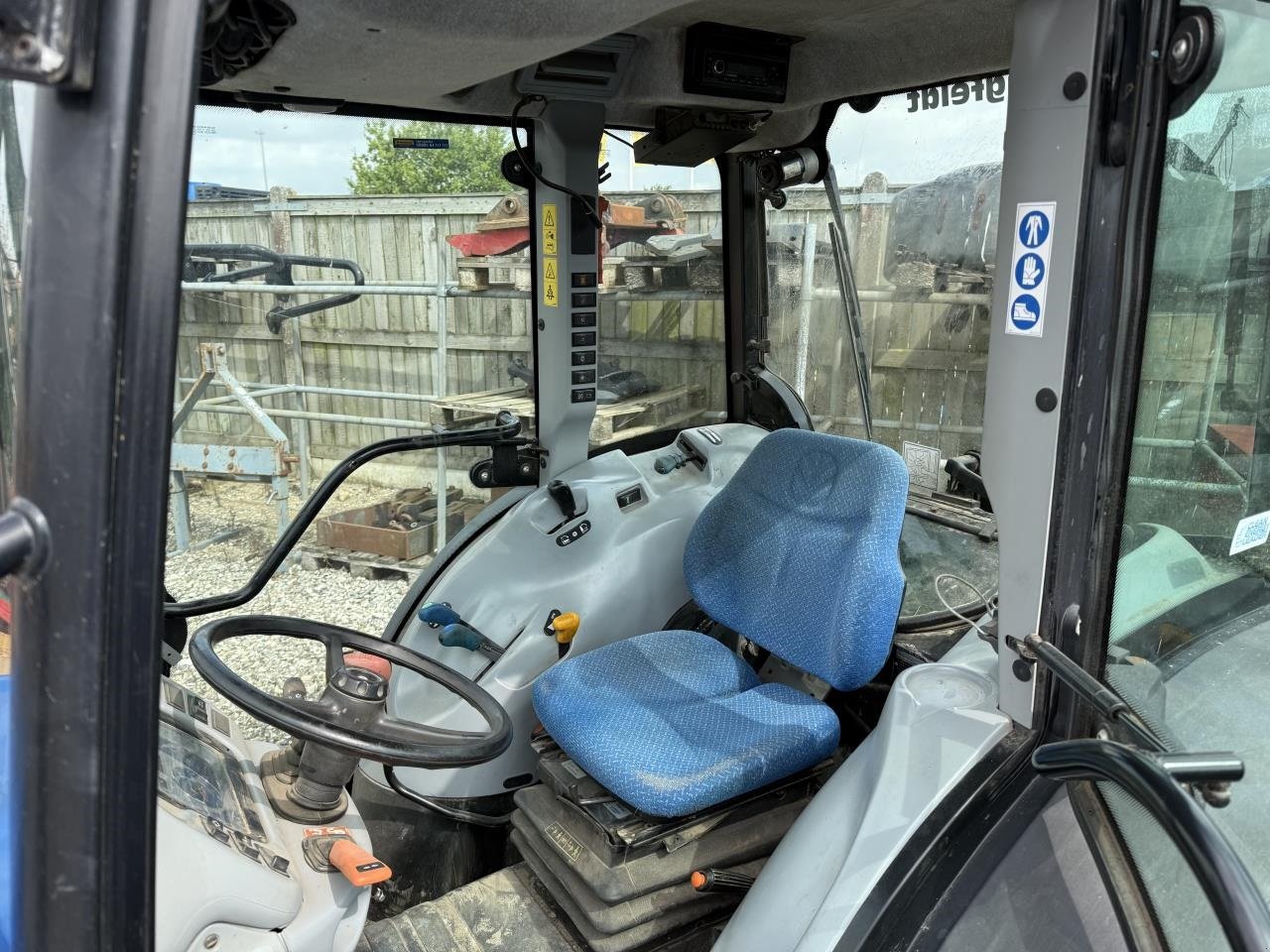 Traktor типа New Holland T4030F, Gebrauchtmaschine в Hadsten (Фотография 5)