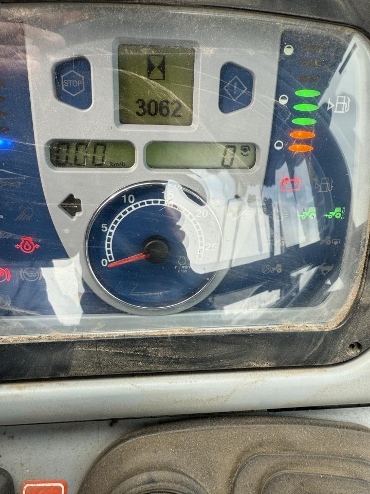 Traktor du type New Holland T4030F, Gebrauchtmaschine en Hadsten (Photo 4)