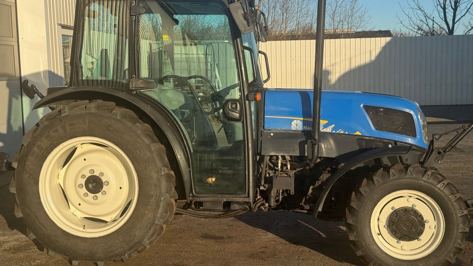 Traktor des Typs New Holland T4030F, Gebrauchtmaschine in Ringe (Bild 2)