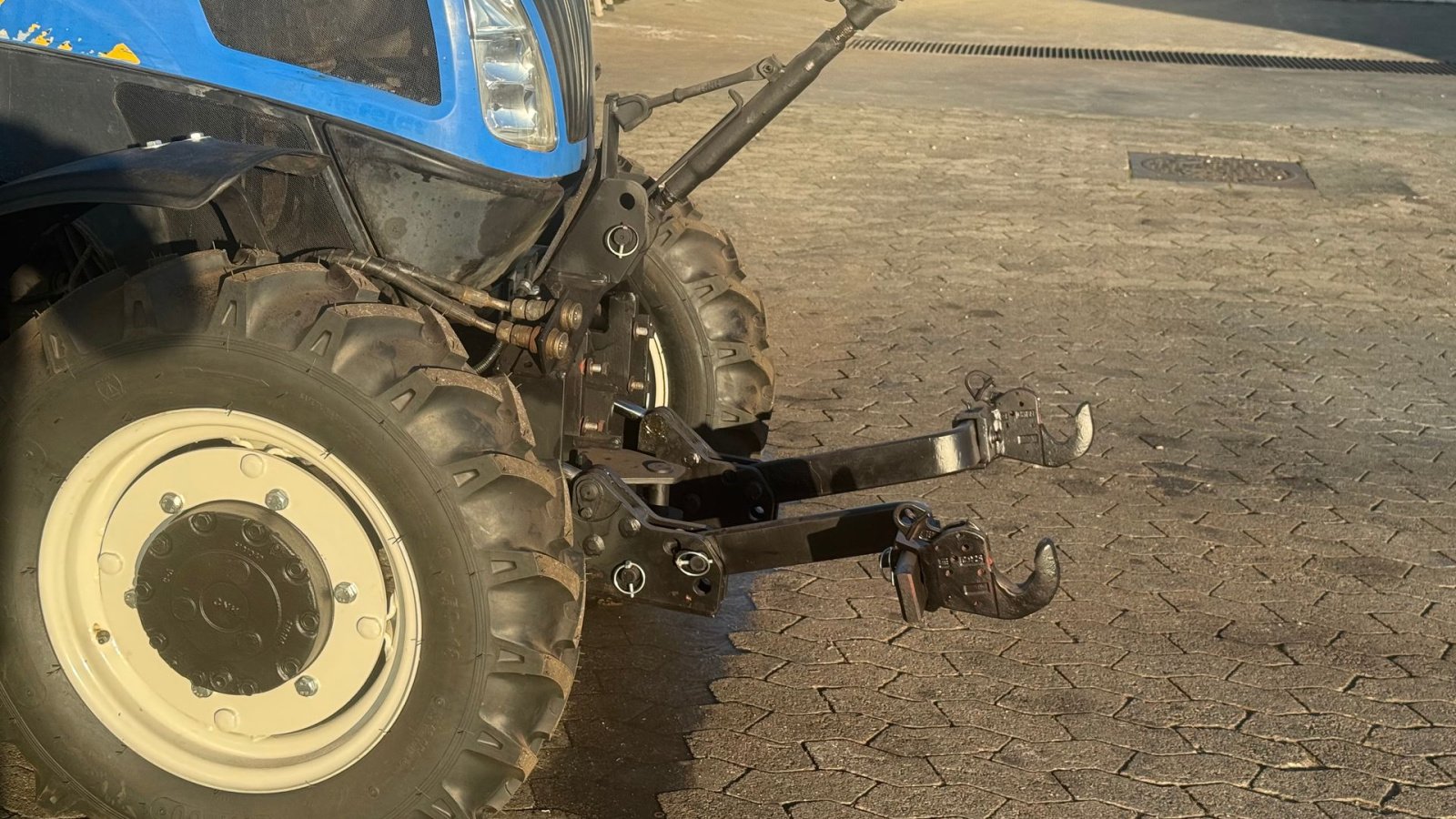 Traktor des Typs New Holland T4030F, Gebrauchtmaschine in Ringe (Bild 3)