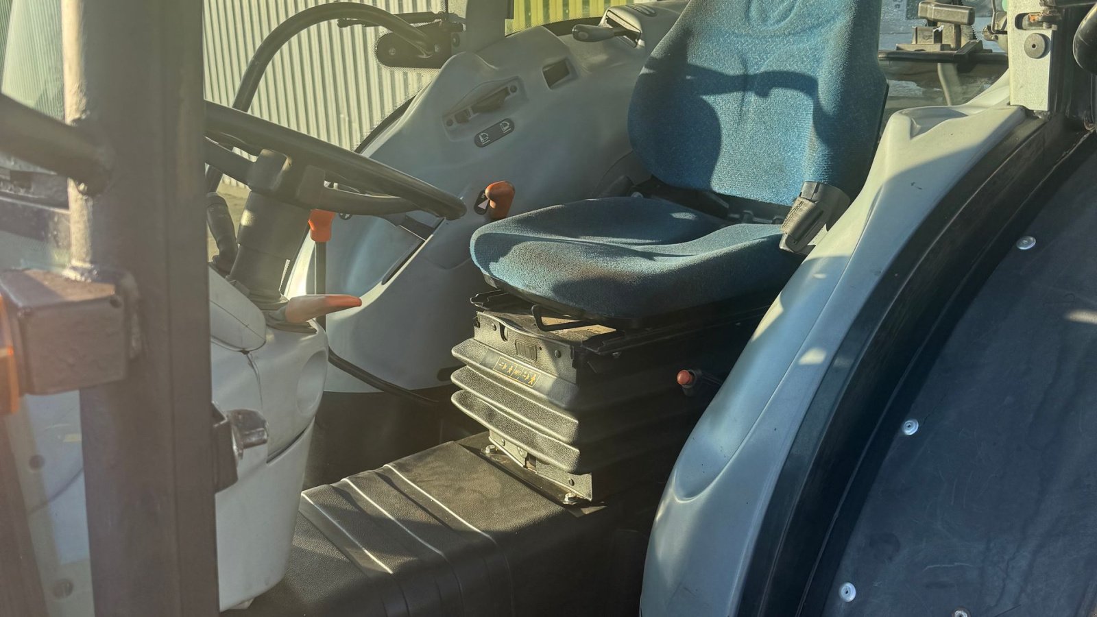 Traktor des Typs New Holland T4030F, Gebrauchtmaschine in Ringe (Bild 10)